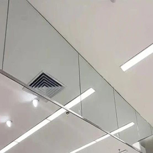 玻璃擋煙垂壁施工(圖1) 辦公區擋煙垂壁.jpg