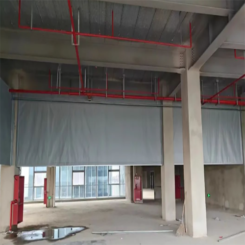 地下機(jī)動(dòng)車庫(kù)自然補(bǔ)風(fēng)利用直通室外車道需要設(shè)置擋煙垂壁嗎?(圖1) 辦公樓安裝擋煙垂壁.png